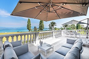 Luxury Lakefront Catullo with pool