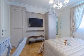 Luxury Lakefront Catullo with pool