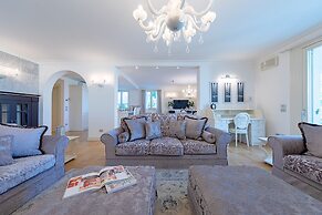 Luxury Lakefront Catullo with pool
