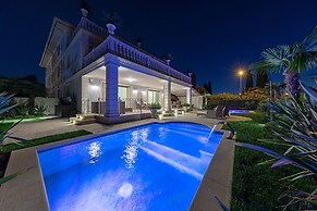 Luxury Lakefront Catullo with pool