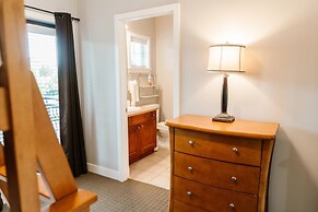 Lakefront Pool Side Townhouse -barona Beach