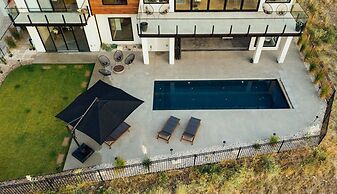Salt w Pool Sauna Lake View Upper Mission Lux
