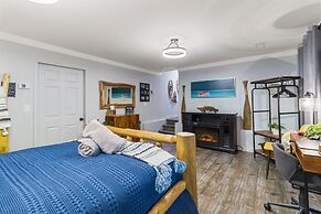 Rayleigh River Retreat - Garden Oasis