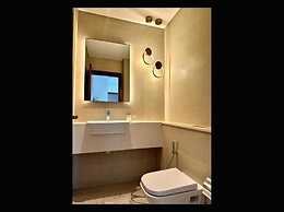 Panoramic 2BR with Marina View