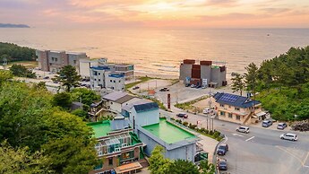 Goseong Araenmaru Pension