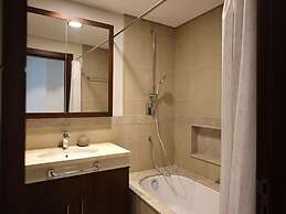 Elegant 1BR Oasis Burj Vista