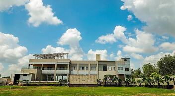 Amarvilas Hotel & Resort