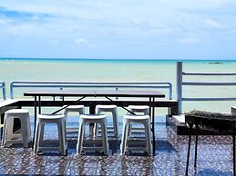 GAO Lighthouse Phala Beachfront