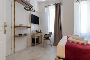 Decimo Meridio- At Spanish Steps-
