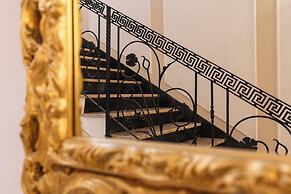 Decimo Meridio- At Spanish Steps-