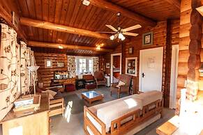 Spacious 3 Bed Log Cabin in Snowdonia