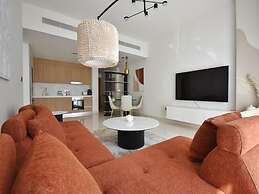 Bliss 1BR Haven with Stunning Sea Views