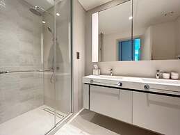 Bliss 1BR Haven with Stunning Sea Views