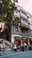 DeCamondo Residence