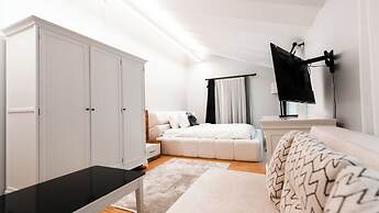 DeCamondo Residence