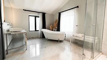 DeCamondo Residence
