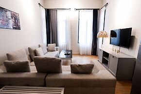 DeCamondo Residence