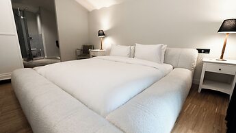 DeCamondo Residence