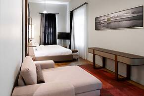 DeCamondo Residence