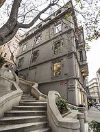 DeCamondo Residence