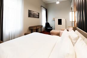 DeCamondo Residence