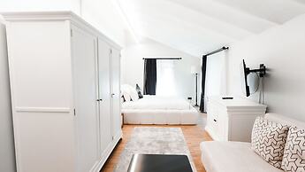 DeCamondo Residence