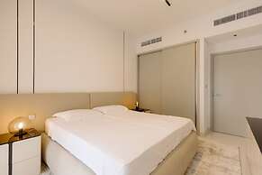 Beachfront Elegant 2BR Condo