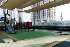 Luxurious Waterfront 1BR with Sea Views