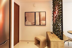 Luxurious Waterfront 1BR with Sea Views