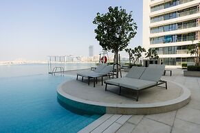 Luxurious Waterfront 1BR with Sea Views