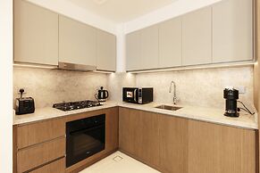 Luxurious Waterfront 1BR with Sea Views