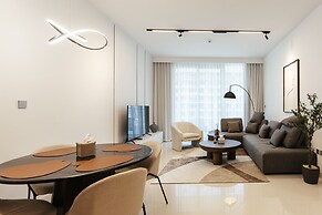 Luxurious Waterfront 1BR with Sea Views