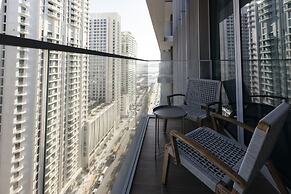 Luxurious Waterfront 1BR with Sea Views