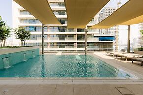 Luxurious Waterfront 1BR with Sea Views