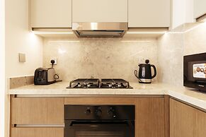 Luxurious Waterfront 1BR with Sea Views