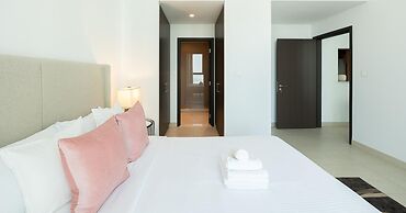 Premium 2BR Downtown Apt w Dubai Mall Access