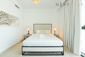 Premium 2BR Downtown Apt w Dubai Mall Access
