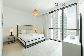 Premium 2BR Downtown Apt w Dubai Mall Access
