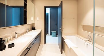 Premium 2BR Downtown Apt w Dubai Mall Access