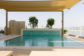 Beachfront 2BD apartment with Palm View
