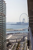 Beachfront 2BD apartment with Palm View