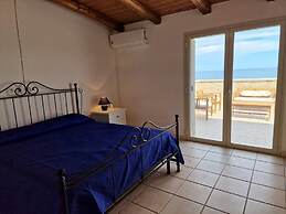 Villa Daniela con Piscina Privata e Discesa a Mare tra Catania e Sirac