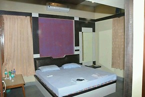 Hotel Aashish Resort