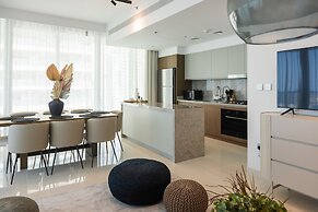 3BD Haven with Sweeping Water Views