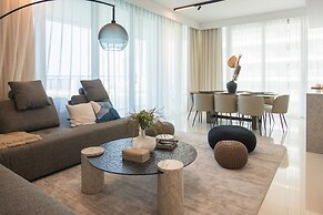 3BD Haven with Sweeping Water Views