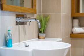 Deluxe 2Bed Duplex Apartment & parking