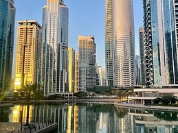 Sophisticated Living 2BR Gem in dxb gate