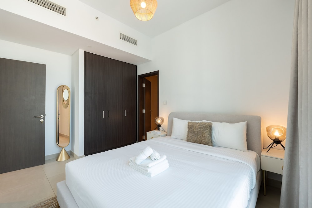 Downtown Escape Lush 2BR w Burj Khalifa View