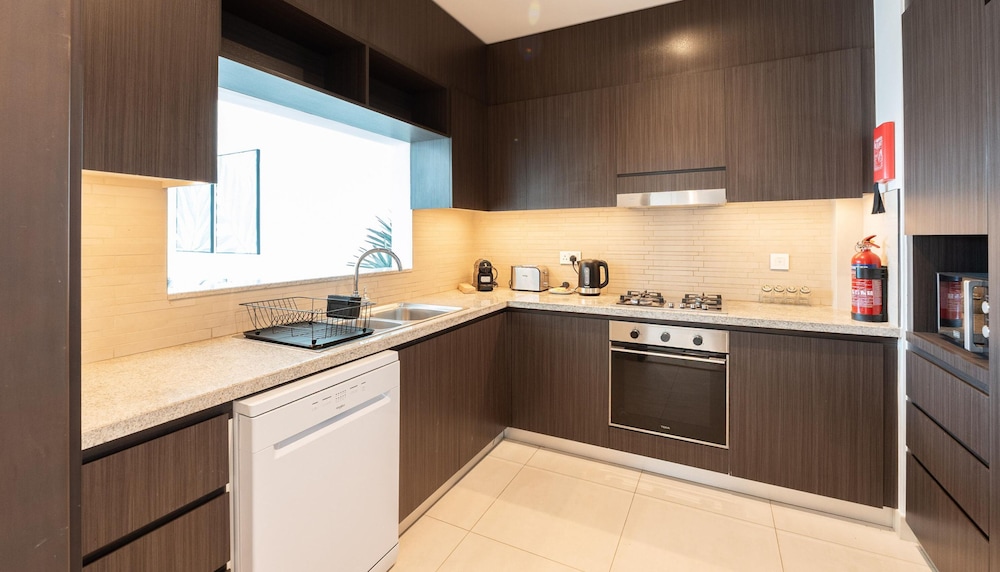 Downtown Escape Lush 2BR w Burj Khalifa View