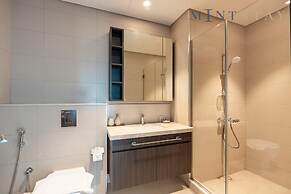 Downtown Escape Lush 2BR w Burj Khalifa View